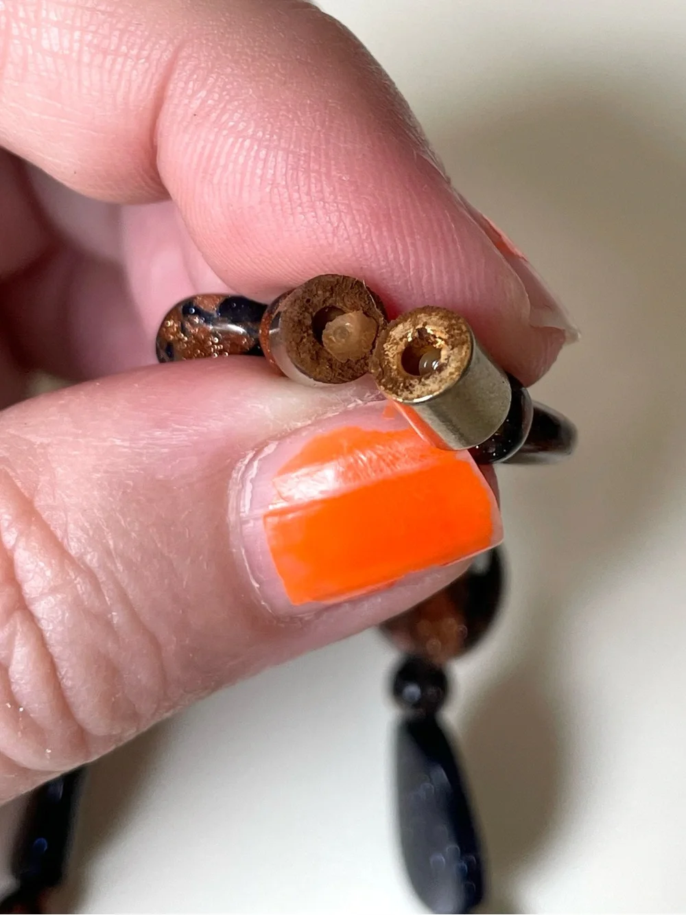Vintage polished goldstone choker necklace w/ magnetic clasp